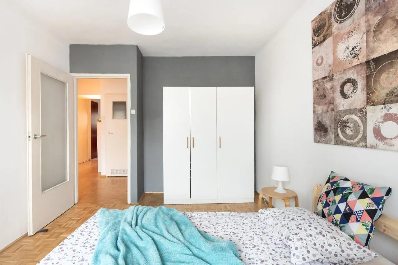 Room, Inflancka 19 Varşova