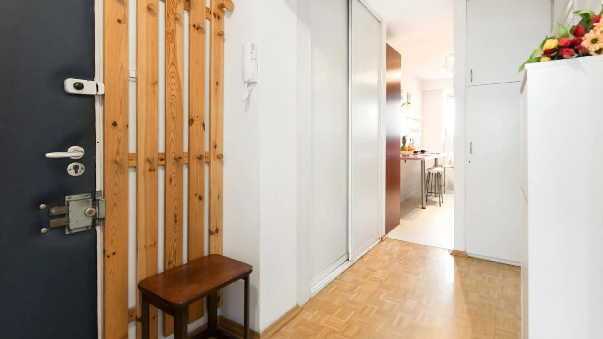 Room, Inflancka 19 Varşova Daire